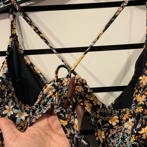 Shade & Shore One Piece - Picture 5 of 5